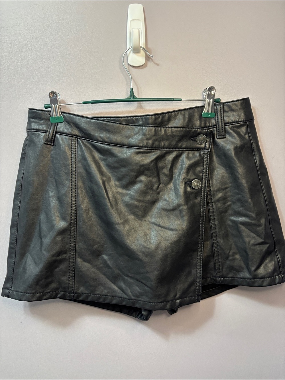 American Eagle High-Waisted Black Wrap Faux Leather Mini Skort Sz 8